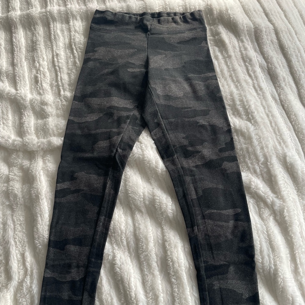 Garage camo leggings